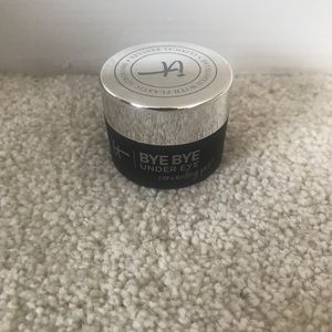 IT cosmetics concealer